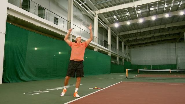 Современная подача. Tennis Serve Lesson. УРОК 3 СЕКРЕТЫ БОЛЬШОГО ТЕННИСА. смотреть онлайн