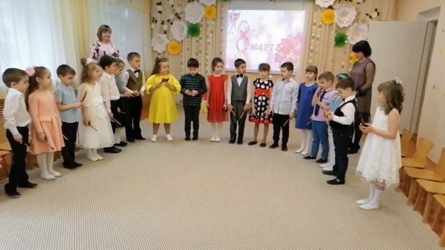 Утренник, посвященный Международному женскому дню 8 марта в подготовительной группе "Солнышко" смотреть онлайн