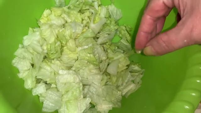 Легкий салат с адыгейским сыром. смотреть онлайн