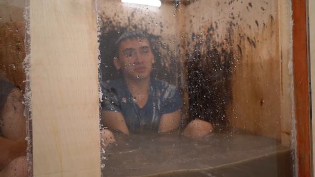 КТО ДОЛЬШЕ ПРОСИДИТ В АКВАРИУМЕ - ПОЛУЧИТ ДЕНЬГИ СОПЕРНИКОВ ( отвечай или страдай ) смотреть онлайн