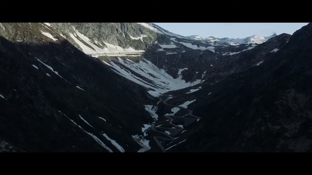 01 Classic And Contemporary Porsche Cars Take On Gotthard Pass For Curves Magazine