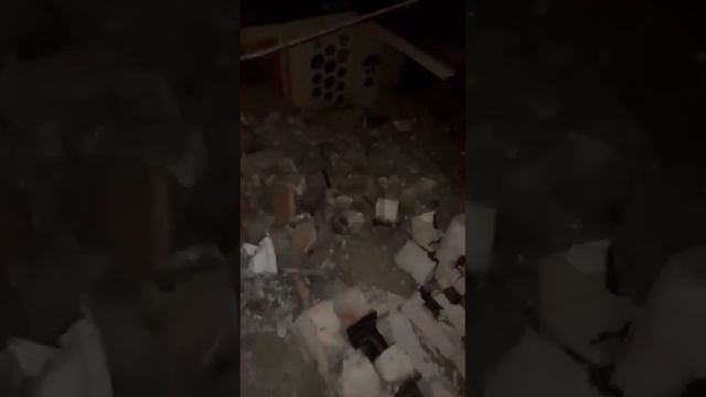 Крышу пробило в доме на Красрабе в Красноярске смотреть онлайн