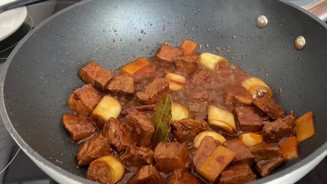 ТУШЁНАЯ ГОВЯДИНА с Лапшой по Китайски, Готовим из Того, что Есть! смотреть онлайн