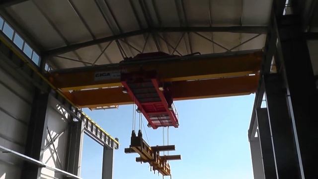 Двухбалочный мостовой кран GDMJ 50т / 15,4м со специальной поворотной лебедкой смотреть онлайн