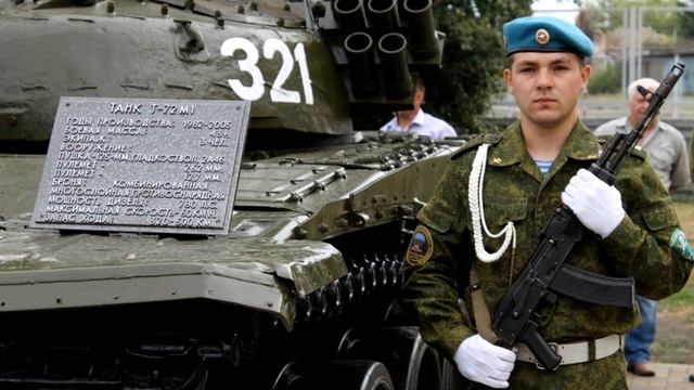 Танк возле музея