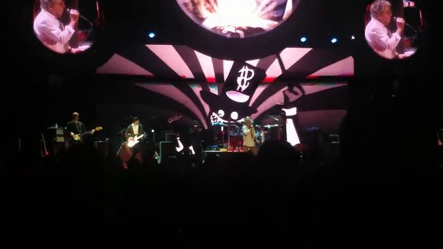 The Who live at Oracle Arena 2 1 13 Pinball Wizard смотреть онлайн
