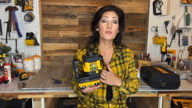 SO COOL! NEW GREEN DeWalt Laser Line Level Complete Overview Review Demonstration DCLE34031 #dewalt смотреть онлайн
