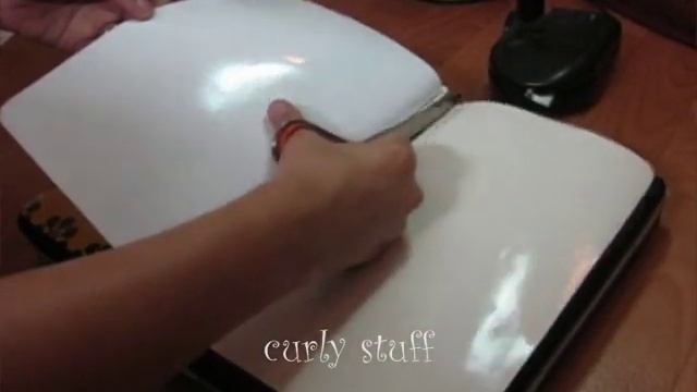 как клеить наклейку на ноутбук (curly stuff) смотреть онлайн