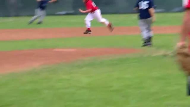 Josh Home Run - Opponent spectator says "oh man" смотреть онлайн
