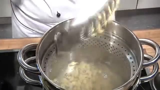 Silit Profi Spaetzle maker - Easy to use смотреть онлайн