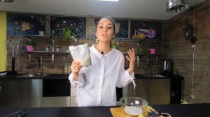 Йогурт из растительного молока с сезонными фруктами