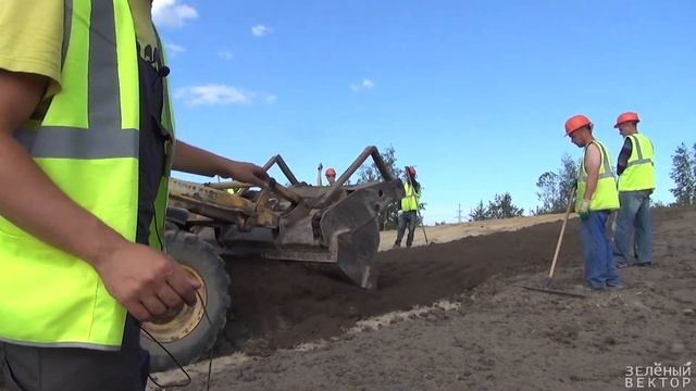 Озеленение территории завода в СПб, планировка бульдозером | от борщевика до газона ЧАСТЬ 1 смотреть онлайн