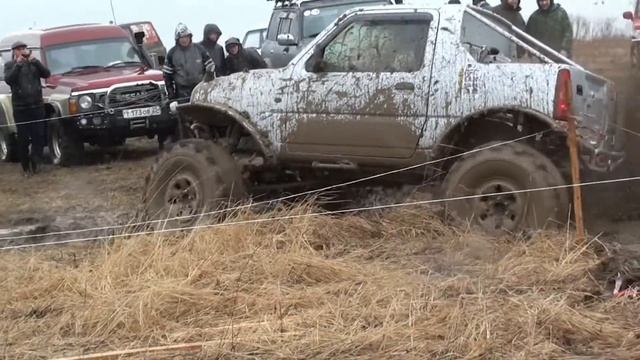 Гонки внедорожников 16.04.16г в карьере парка "Изумрудная Долина". смотреть онлайн