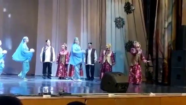 На сцене Дворца Культуры "Победа", города Вятские Поляны Кировской области. смотреть онлайн