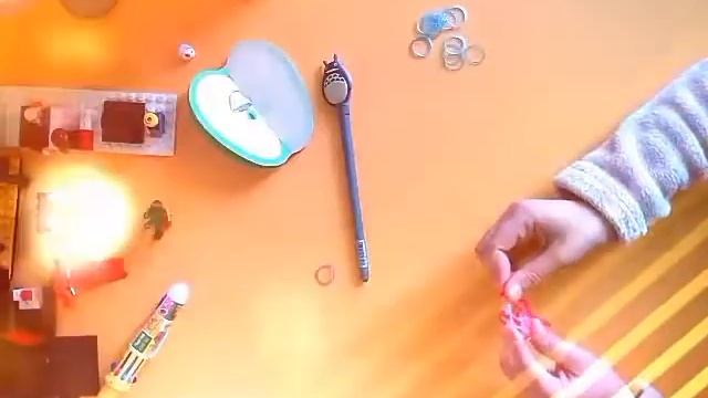 Как сделать кольцо снежинку из резинок смотреть онлайн