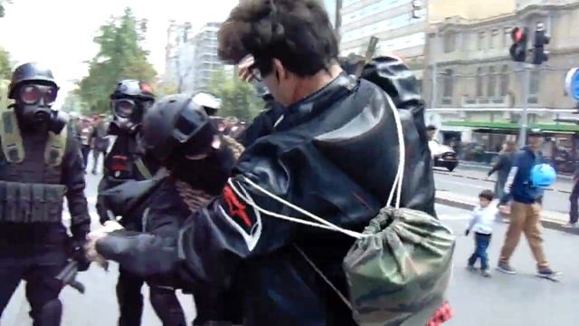 Zombie Walk Chile 2K18 - Umbrella Corps versión aCuenta al ataque смотреть онлайн