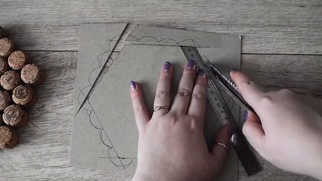 ПРОБКИ В ДЕЛО / подставка из пробок от шампанского