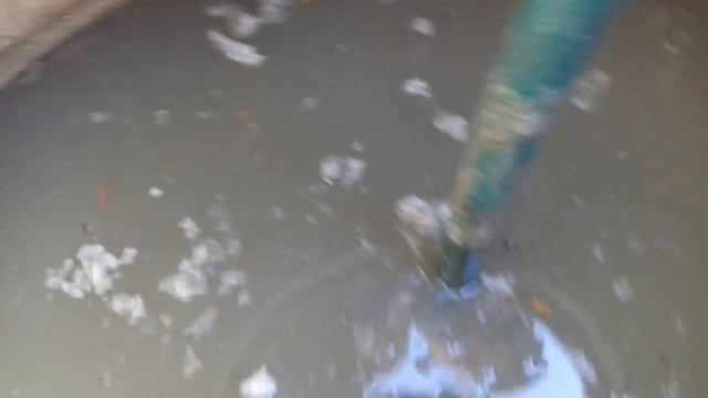 Септик из бетонных колец заполнен грунтовой водой.Село Недельное. смотреть онлайн