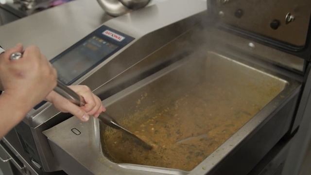 Curry Paste with iVario Pro | RATIONAL смотреть онлайн