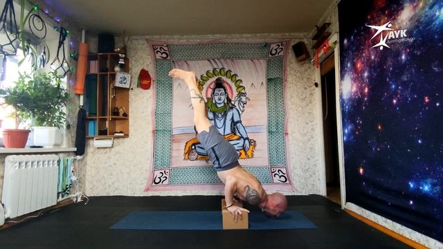 Работа на блоках часть 2 (хатха-йога в Калуге) смотреть онлайн