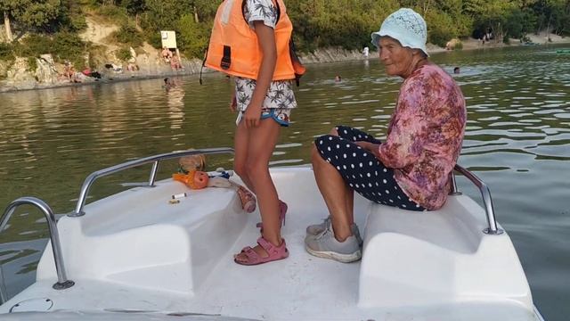 На катамаране по озеру Сукко смотреть онлайн