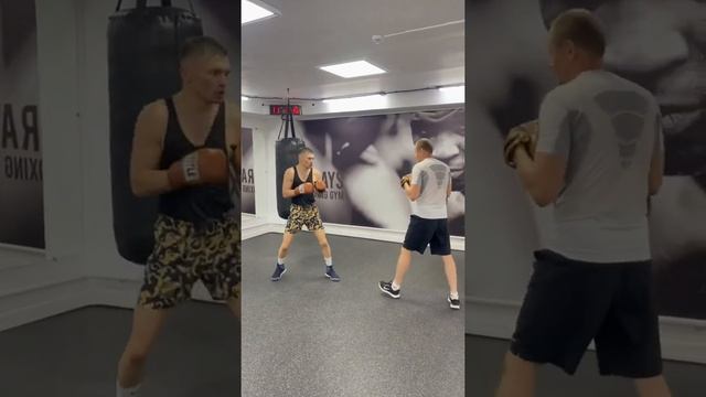 После хорошей тренировки Мухит просто для собственного удовольствия раскидался по лапам в шингартах смотреть онлайн