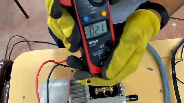 11 Instrumentos Pinza amperometrica Midiendo corriente смотреть онлайн
