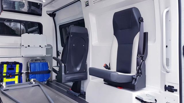 Petit by Gruau présente le Renault MASTER L2H2 (type B) смотреть онлайн
