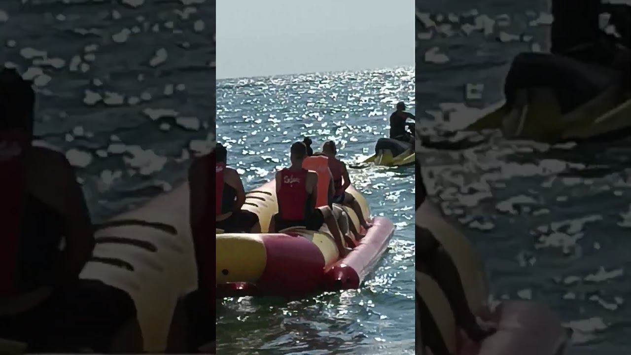 Сколько сейчас стоит прокатиться на банане в Абхазии в Гагре. Водные развлечения на море смотреть онлайн