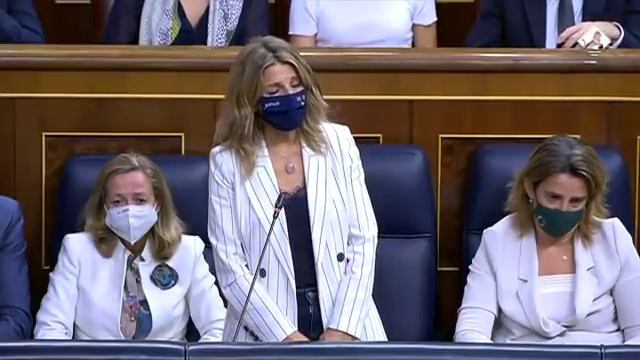 Yolanda Díaz le da una lección a Macarena Olona смотреть онлайн