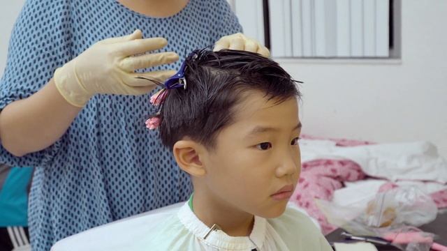 Mom permed 3 boys' hair at home for the first time -  세아들 홈 파마 도전기 смотреть онлайн