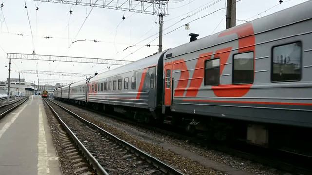 ЧС7-261 с поездом 005Ж Астрахань — Москва смотреть онлайн