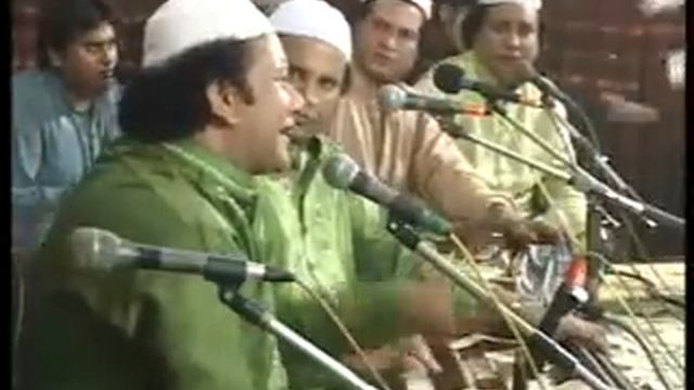 Zindgi Ke Kisi Morh Par Sabir Tuj Ko Bhula Dun Ye Mumkin Nahi (NAZIR EJAZ FARIDI QAWWAL) смотреть онлайн