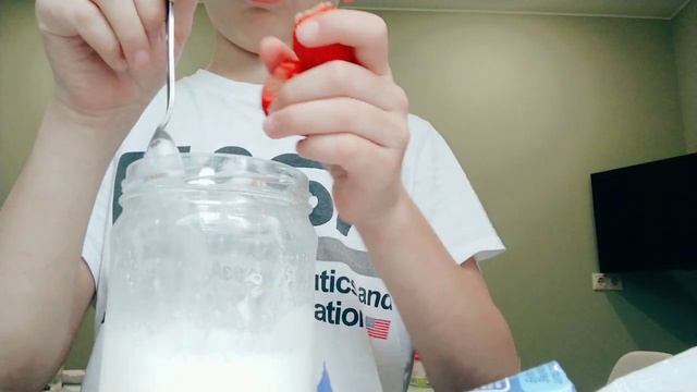Готовим молочный коктейль из клубники смотреть онлайн