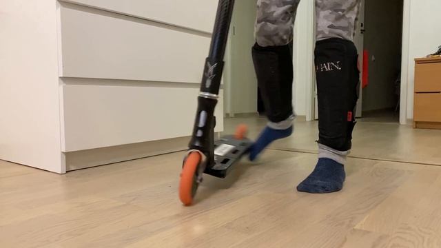 Защита для самокатчика: от шлема и наколенников до стелек и баренд смотреть онлайн