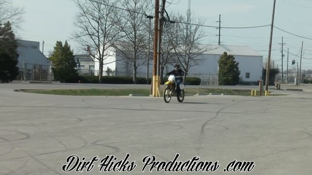 PRACTICING WHEELIES AT THE LOT - SUZUKI DRZ400E - LOUISVILLE LOT SESH MARCH 2017 смотреть онлайн