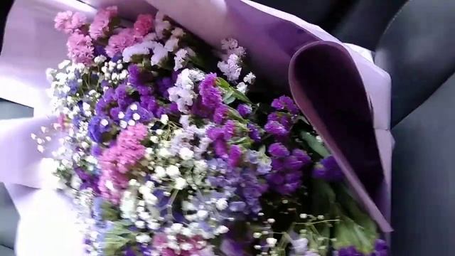 БУКЕТ С СТАТИЦЕЙ И ГИПСОФИЛОЙ смотреть онлайн