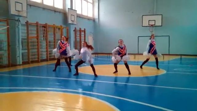 Группа поддержки очень красиво смотреть онлайн