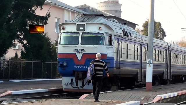 Прибытие дизель-поезда ДР1А-165 на станцию Житомир смотреть онлайн