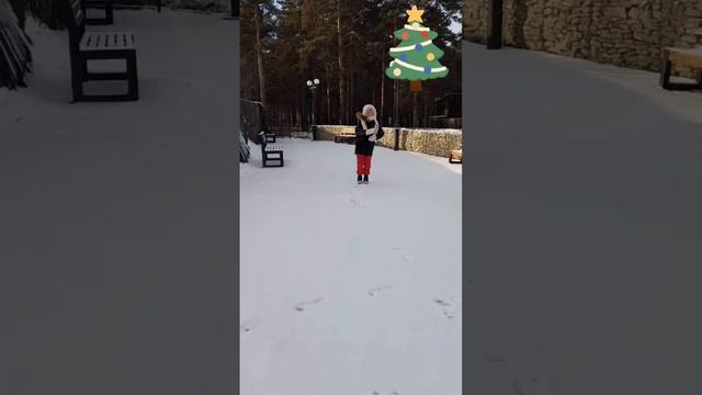 ПЕСНЯ *НОВОГОДНЕЕ ЧУДО*/КСЮШАААВВ) смотреть онлайн