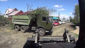 Часть №4  Выкорчёвываю кусты и гружу в КАМАЗ. Обучение работы на экскаваторе погрузчике CAT JCB и тд