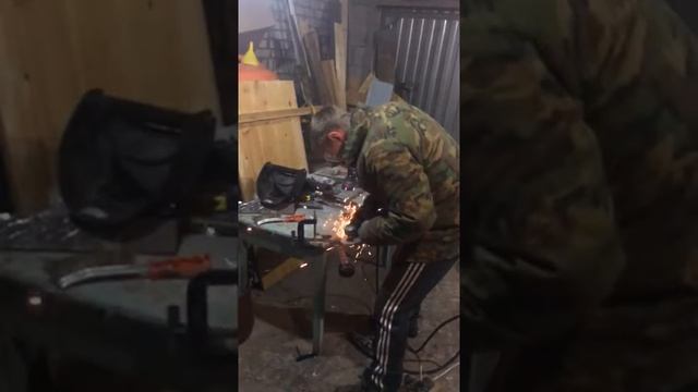 Лютый болгарщик#денчикболгарщик#работа болгаркой смотреть онлайн