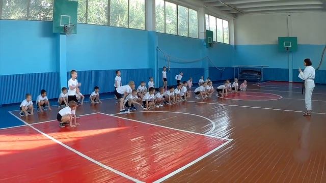 Урок физкультуры с чемпионом в 1 А классе смотреть онлайн