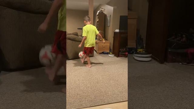 Soccer juggles skills day 1 #3 смотреть онлайн