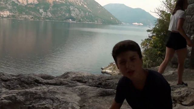 ЧЕРНОГОРИЯ VLOG NIGHT 5: Забираемся в пещеру и убегаем в другой город смотреть онлайн