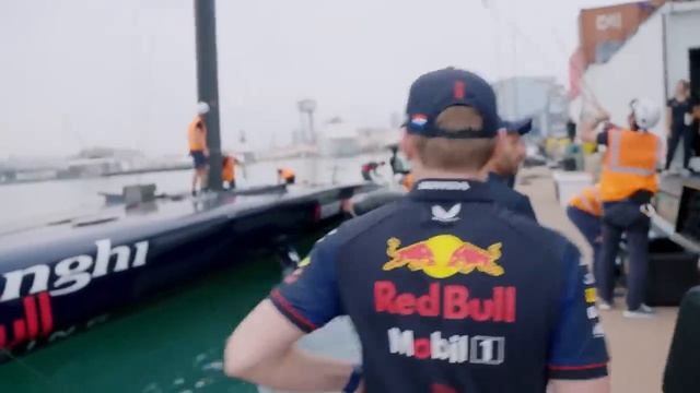 RED BULL ESTARIA COM PROBLEMAS GRAVES NO MOTOR 26 / MCLAREN MUITO AMBICIOSA PARA SILVERSTONE смотреть онлайн