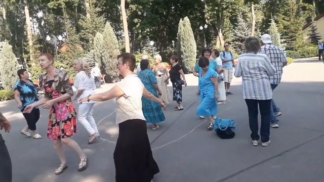 Растаяло лето!!!??Танцы в парке Горького!!!??Харьков 2021 смотреть онлайн