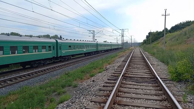 Тепловоз 2ТЭ10У-0437Б с поездом №018Й Самара — Бишкек