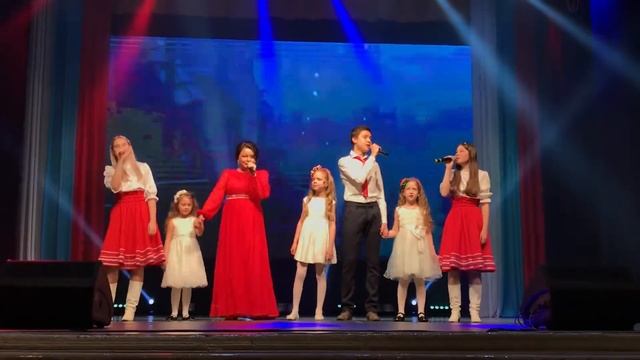 Песня «Мы-единая страна!» Исполняет ВЭС «Витаминус» г.Асбест руководитель Ольга Мамась смотреть онлайн