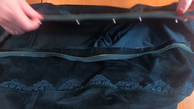 Бомбер. Вшиваем молнию и делаем подборт. Часть 3 смотреть онлайн